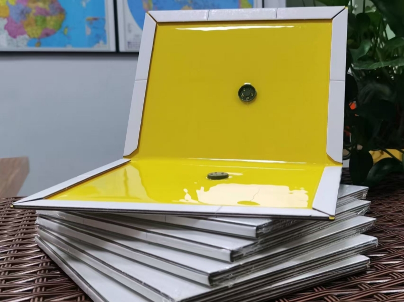 Heavy-Duty Rat Glue Trap detail 1