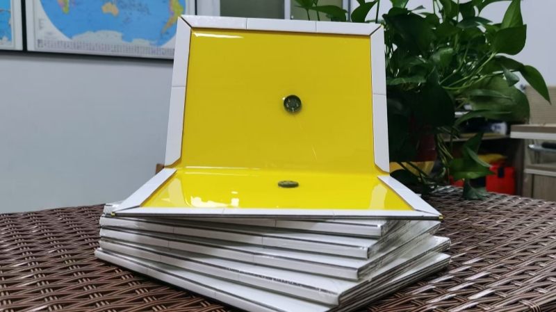 Heavy-Duty Rat Glue Trap detail 2