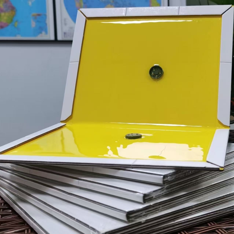 Heavy-Duty Rat Glue Trap thumbnail 1