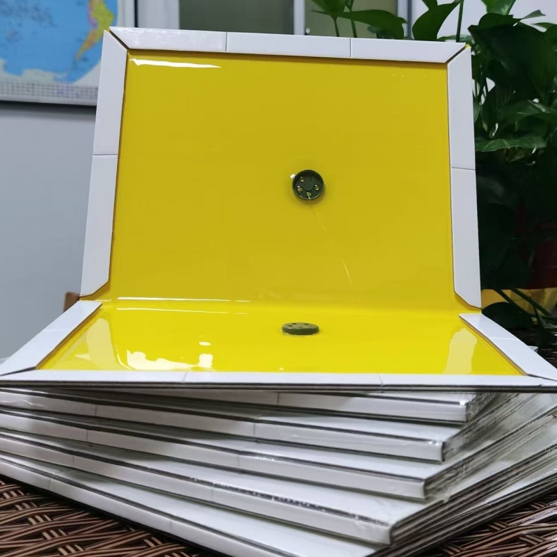 Heavy-Duty Rat Glue Trap thumbnail 4